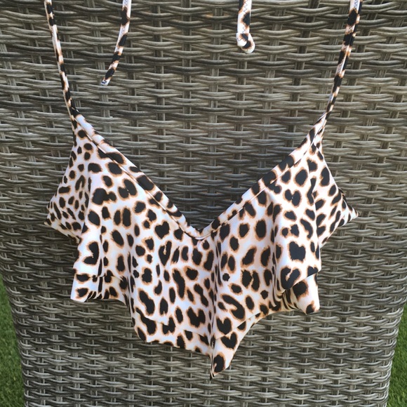 PINK  bikini set flounce top w/ cheeky bottom Excellent Condition - Picture 3 of 16